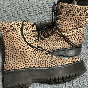 Boots women’s size 8